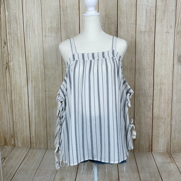 Buckle | GIMMICKS | Striped Cold Shoulder Top - Picture 5 of 9